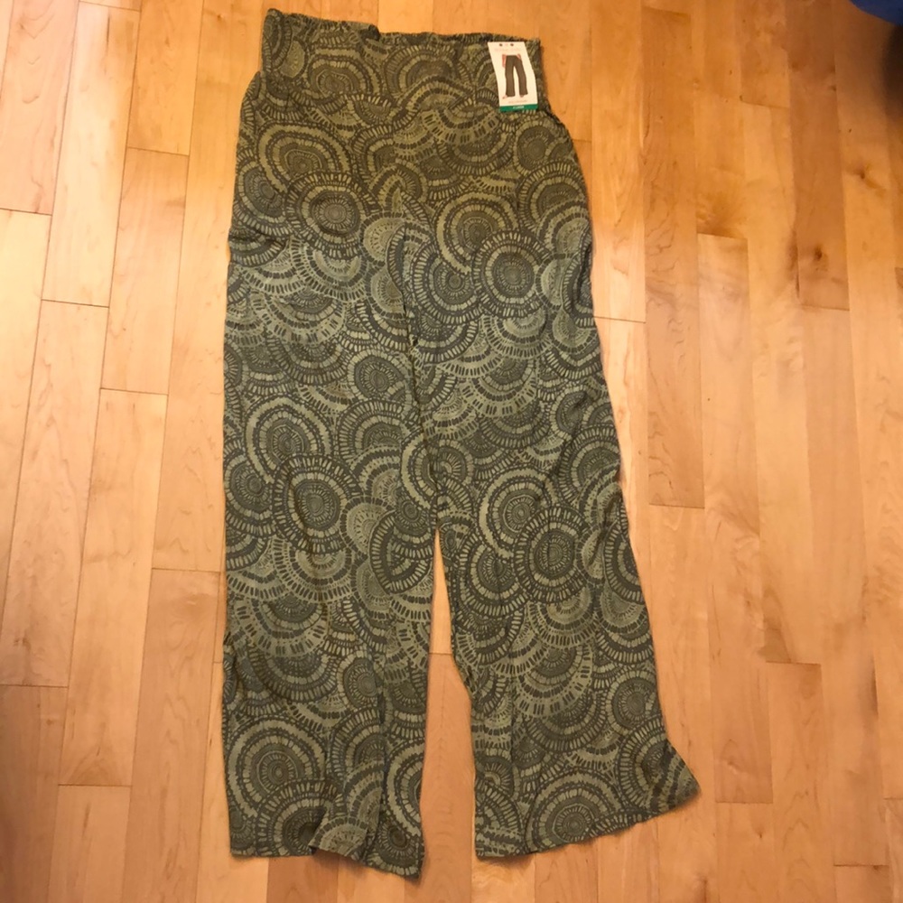 NWT Wide leg, elastic waist pull-on pants.